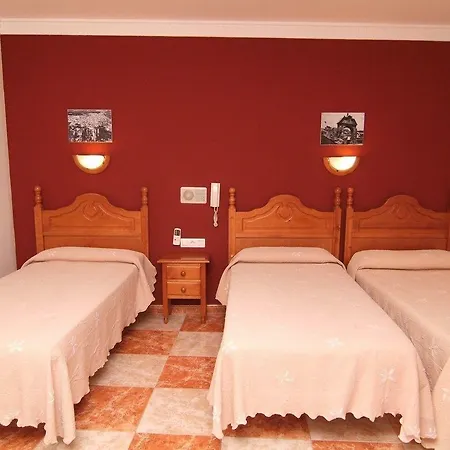 Отель Virgen De Reyes 2*