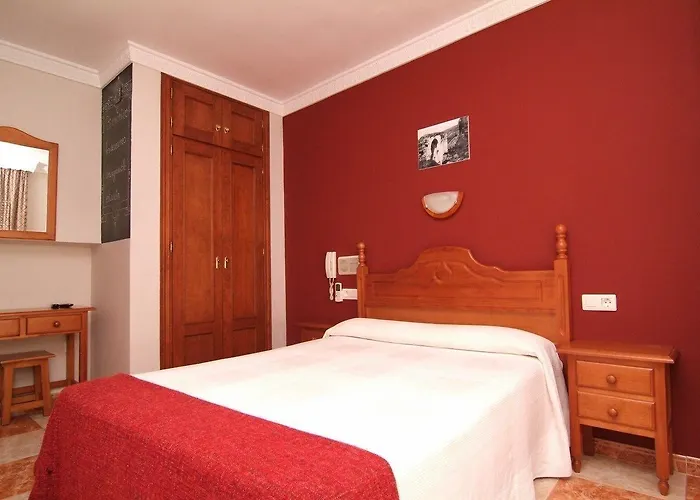 Hotel Virgen De Reyes