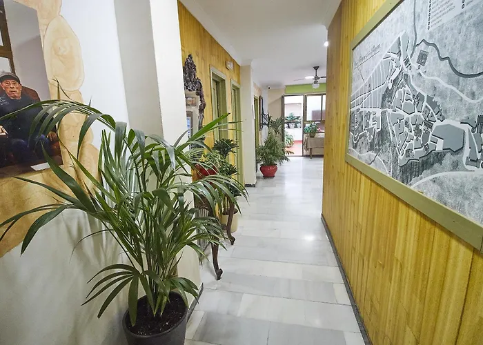 Hotel Virgen De Reyes 2*