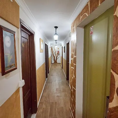 Virgen De Reyes 2* روندا