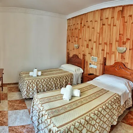 Virgen De Reyes Otel