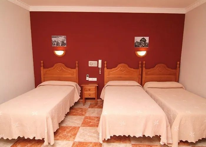 Hotel Virgen De Reyes 2*