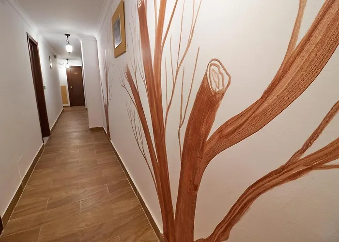 圣女德洛斯雷耶斯酒店 酒店 龙达