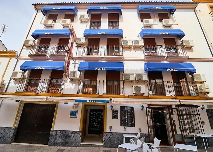 圣女德洛斯雷耶斯酒店 2* 龙达