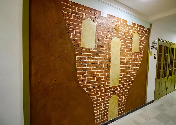 酒店 圣女德洛斯雷耶斯酒店 2*