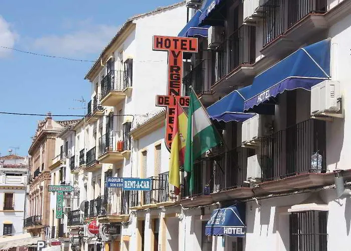 圣女德洛斯雷耶斯酒店 2*