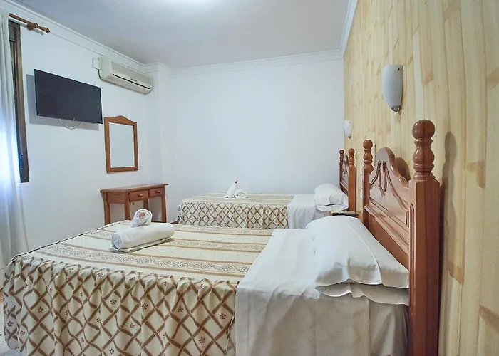 圣女德洛斯雷耶斯酒店 2*