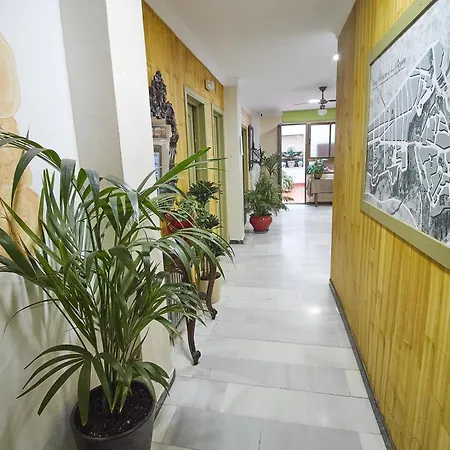 호텔 비르겐 드 레예스 2*